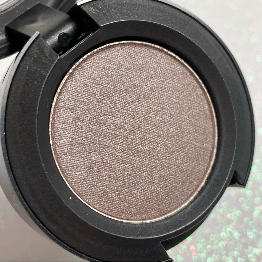 Mac Eyeshadow Clue BNIB